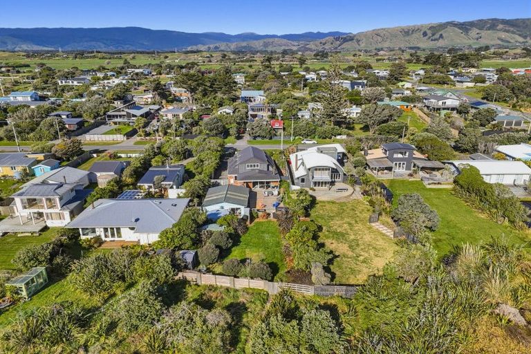 Photo of property in 11 Rodney Avenue, Te Horo Beach, Otaki, 5581