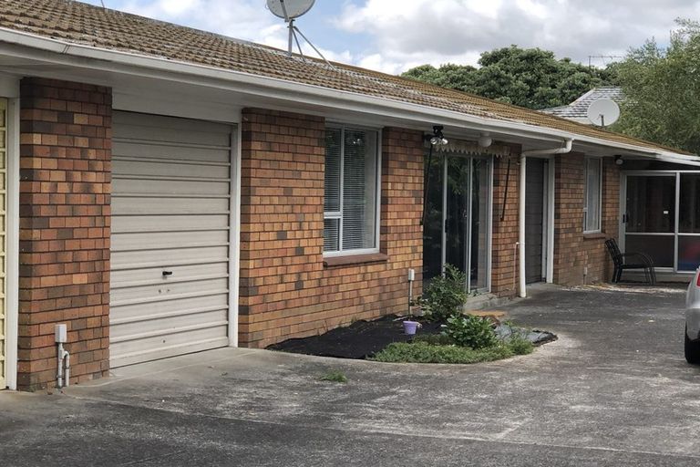 Photo of property in 2/32 Eastern Beach Road, Eastern Beach, Auckland, 2012