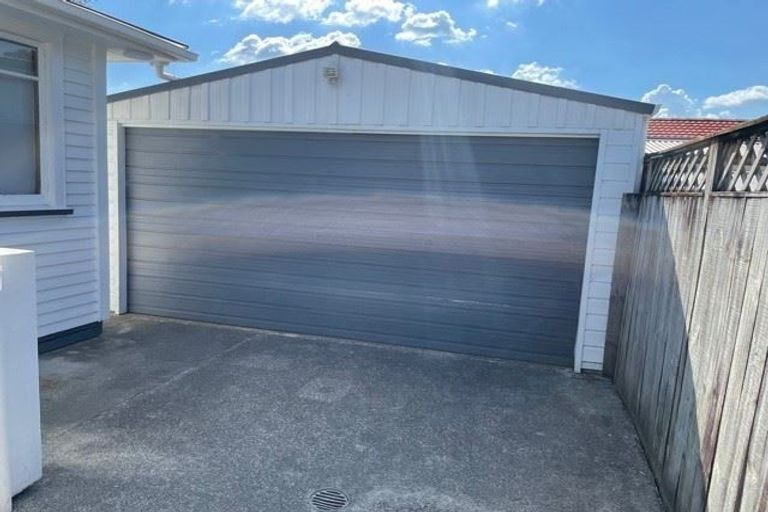 Photo of property in 307 Shakespeare Street, Leamington, Cambridge, 3432