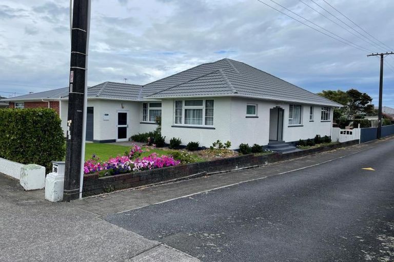 Photo of property in 30 Sackville Street, Fitzroy, New Plymouth, 4312