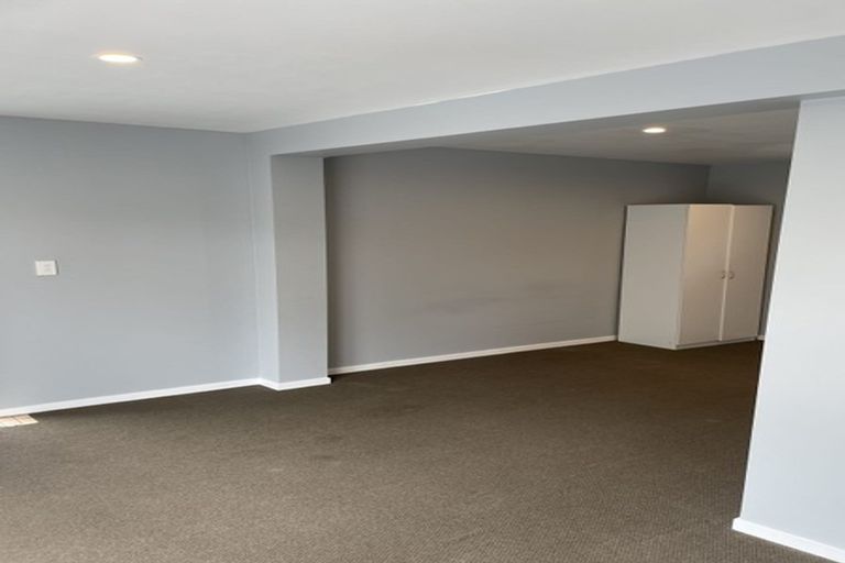 Photo of property in 2/65 Cliff View Drive, Green Bay, Auckland, 0604