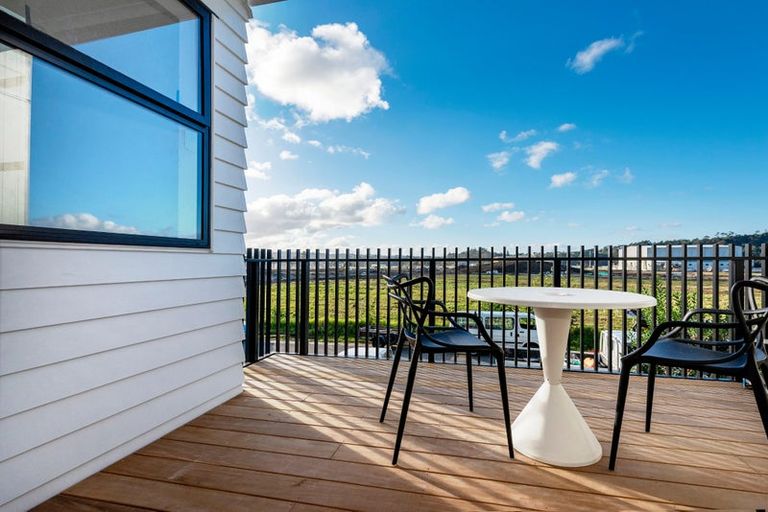 Photo of property in 89 Glidepath Road, Hobsonville, Auckland, 0616
