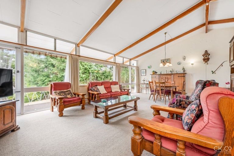 Photo of property in 42 Norana Road, Maoribank, Upper Hutt, 5018