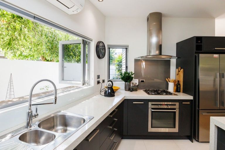 Photo of property in 23 Montgomery Terrace, Hokowhitu, Palmerston North, 4410