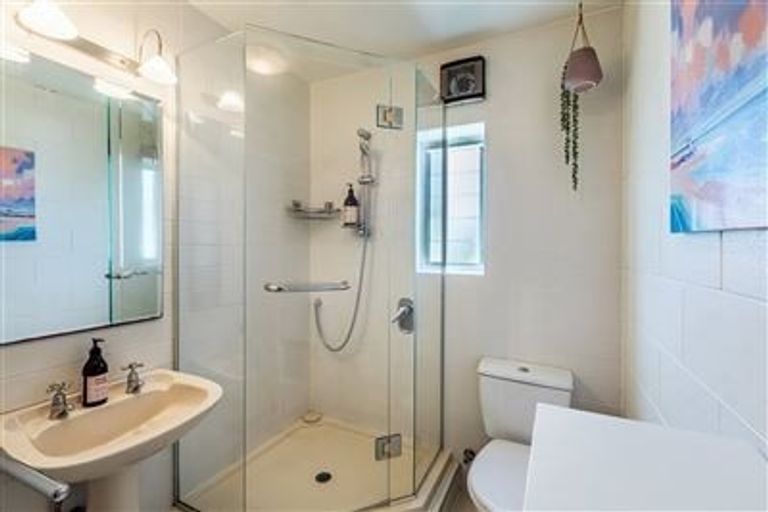 Photo of property in 1/72l Kitchener Road, Milford, Auckland, 0620