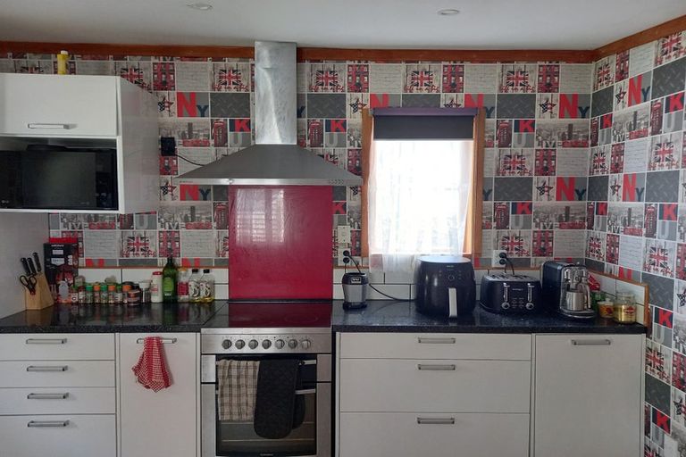 Photo of property in 42 Kingswood Street, Takaro, Palmerston North, 4412