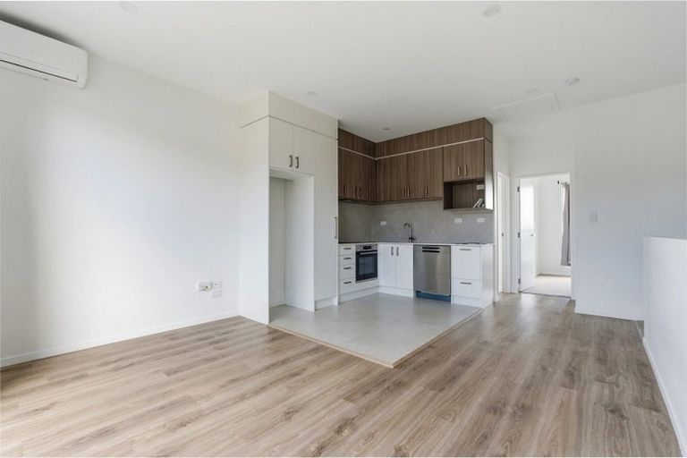 Photo of property in 8/233 Great North Road, Henderson, Auckland, 0612