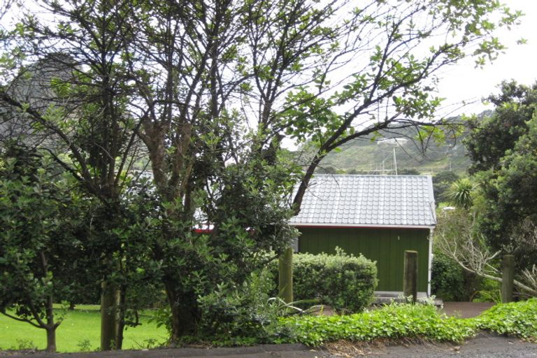 Photo of property in 49 Seaview Road, Piha, 0772