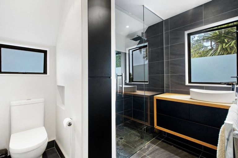 Photo of property in 136 Mountain Road, Henderson Valley, Auckland, 0612