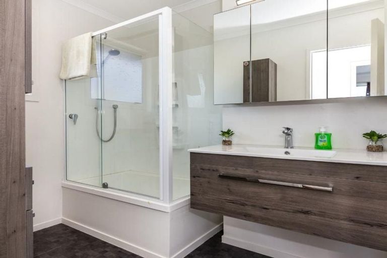 Photo of property in 15 Kotare Street, Hilltop, Taupo, 3330