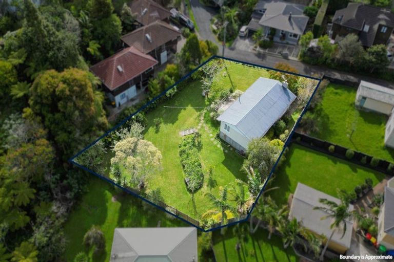Photo of property in 70 Lake Road, Northcote, Auckland, 0627