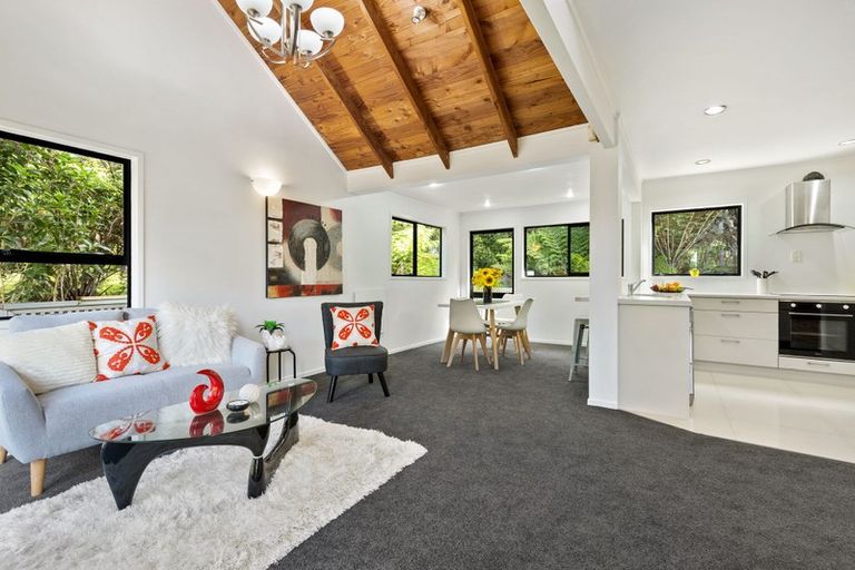 Photo of property in 74 Rhinevale Close, Henderson, Auckland, 0612