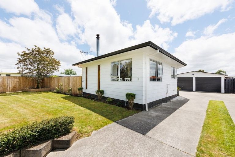Photo of property in 3 Forbes Place, Kelvin Grove, Palmerston North, 4414