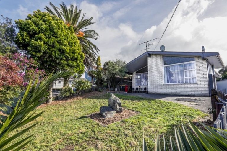 Photo of property in 5 Walton Road, Paraparaumu Beach, Paraparaumu, 5032
