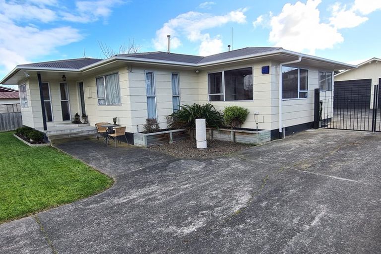 Photo of property in 35 Rhodes Drive, Kelvin Grove, Palmerston North, 4414