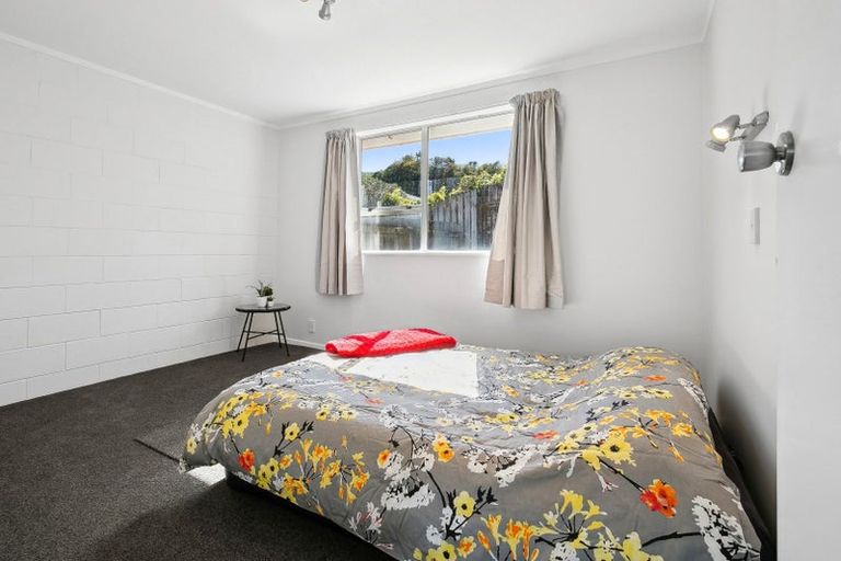 Photo of property in 183c Newlands Road, Newlands, Wellington, 6037