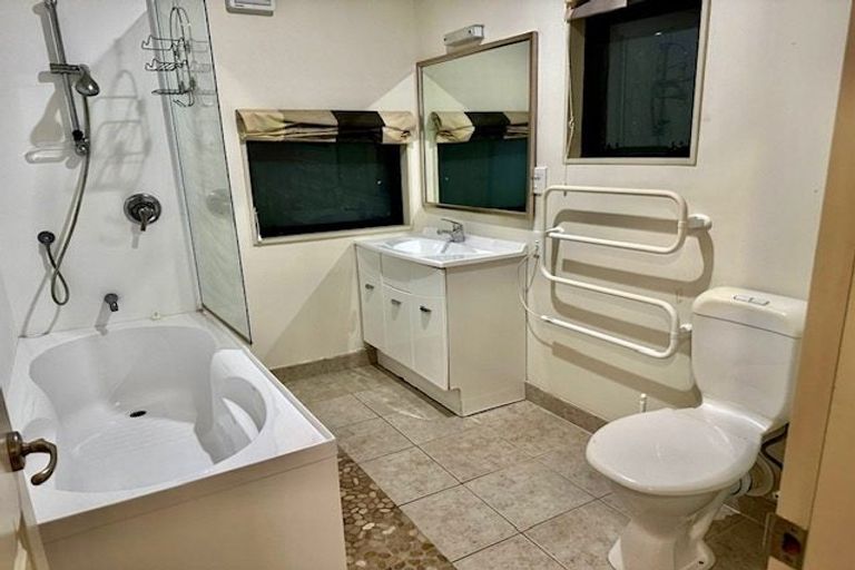 Photo of property in 2b Donald Crescent, Karori, Wellington, 6012