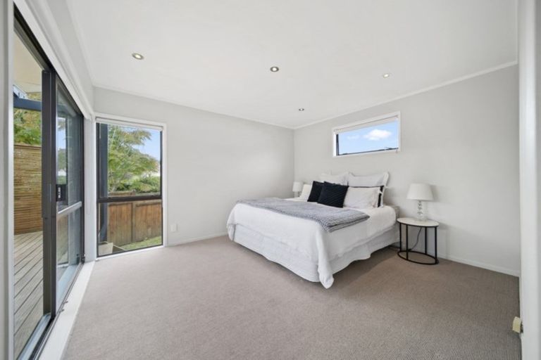 Photo of property in 5 Darren Crescent, Half Moon Bay, Auckland, 2012