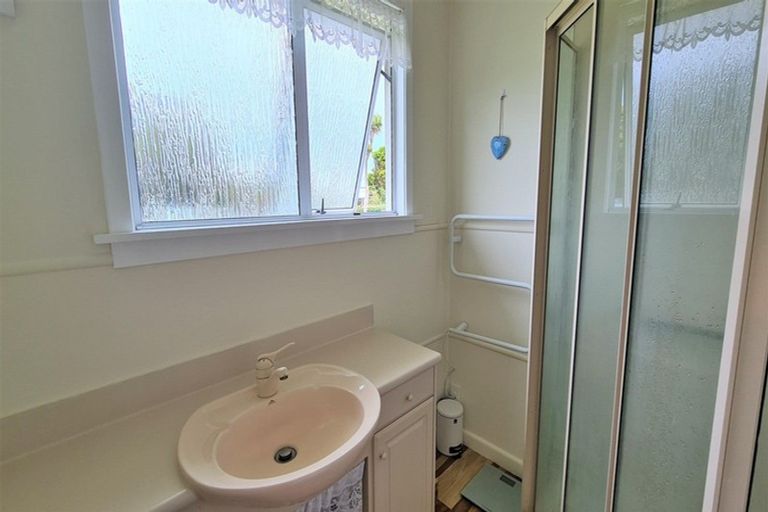 Photo of property in 18 Gisborne Terrace, Opunake, 4616