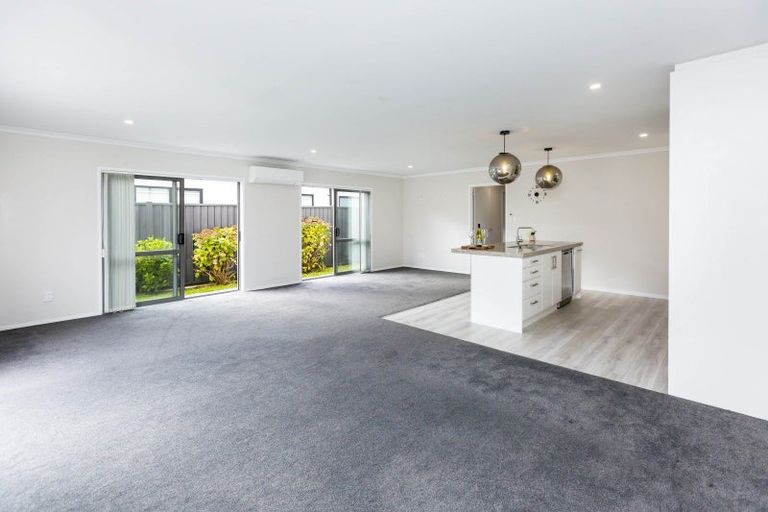 Photo of property in 12 Buddle Road, Wallaceville, Upper Hutt, 5018