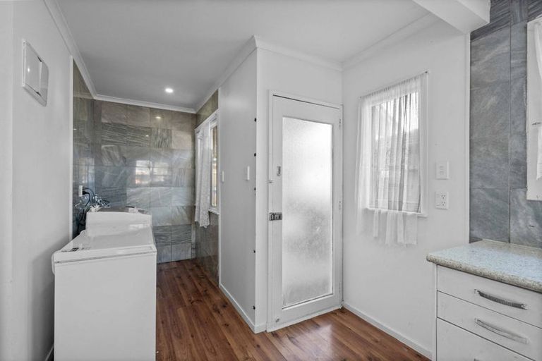 Photo of property in 8 Martin Road, Manurewa, Auckland, 2102