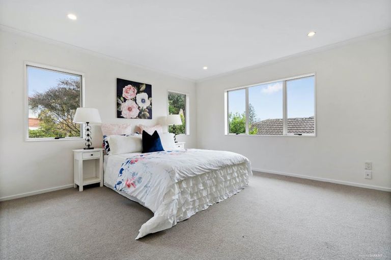 Photo of property in 11a Gerwyn Place, Pakuranga Heights, Auckland, 2010