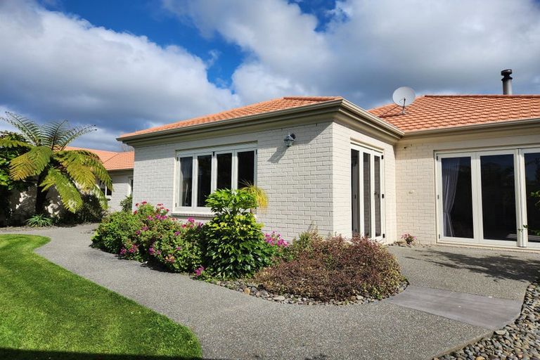 Photo of property in 1095 Queen Street East, Levin, 5571