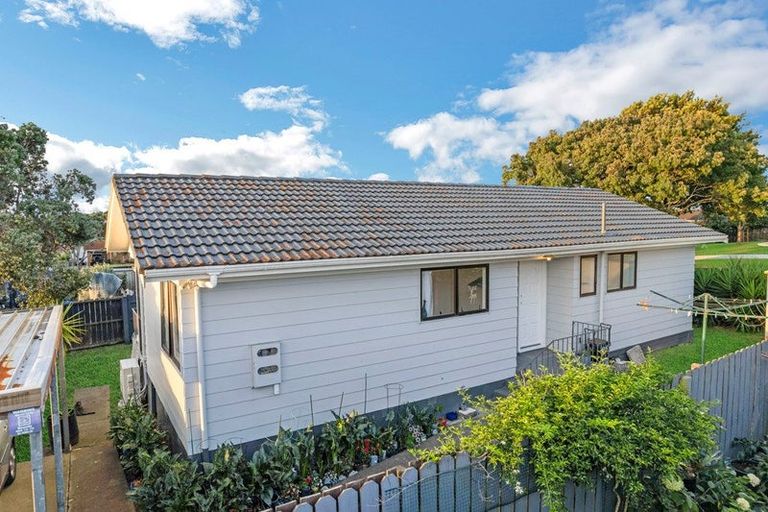 Photo of property in 2/41 Taitimu Drive, Weymouth, Auckland, 2103