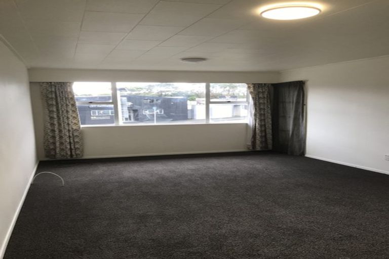 Photo of property in 4/210 Newlands Road, Newlands, Wellington, 6037