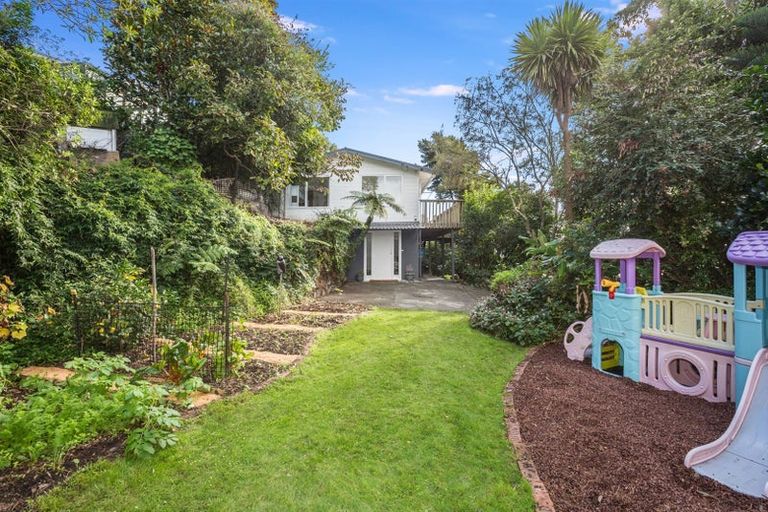 Photo of property in 53 Howard Road, Point Howard, Lower Hutt, 5013