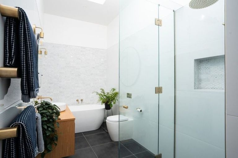 Photo of property in 2 Shannon Street, Mount Victoria, Wellington, 6011