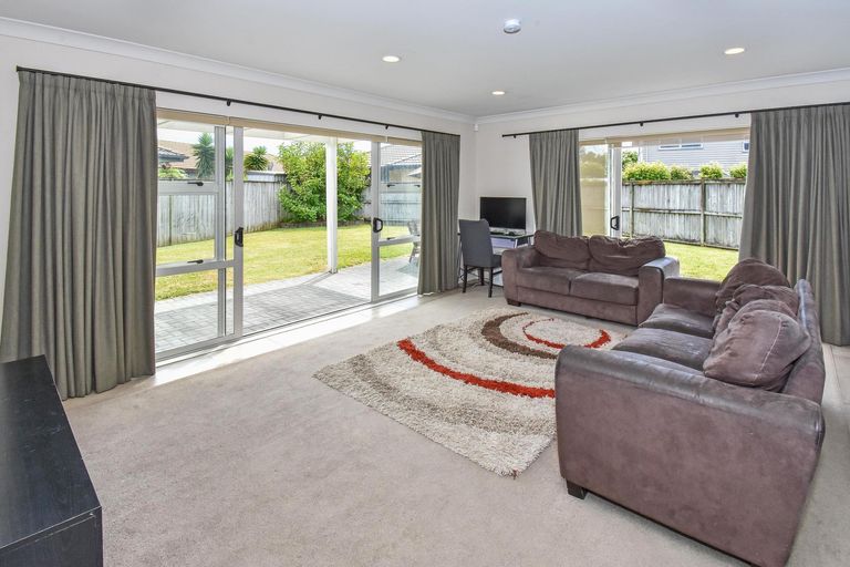 Photo of property in 7 Stranraer Crescent, Wattle Downs, Auckland, 2103