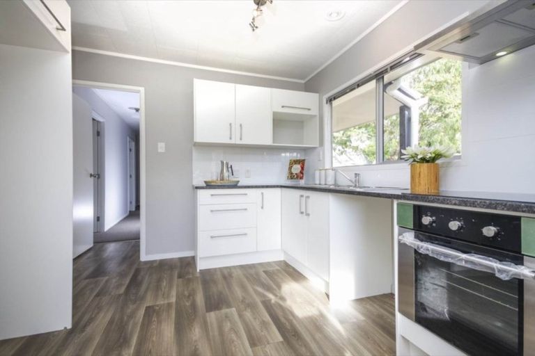 Photo of property in 8 Elizabeth Drive, West Harbour, Auckland, 0618