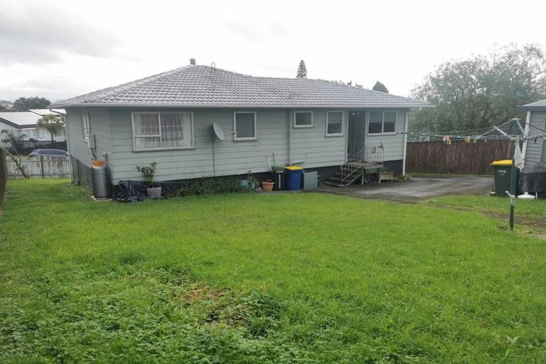 Photo of property in 8 Pahi Place, West Harbour, Auckland, 0618