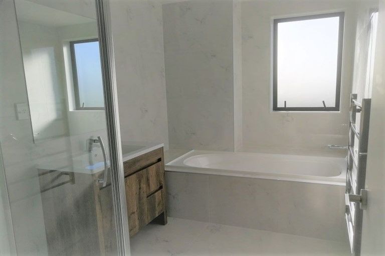 Photo of property in 14 Seafarer Crescent, Stanmore Bay, Whangaparaoa, 0932