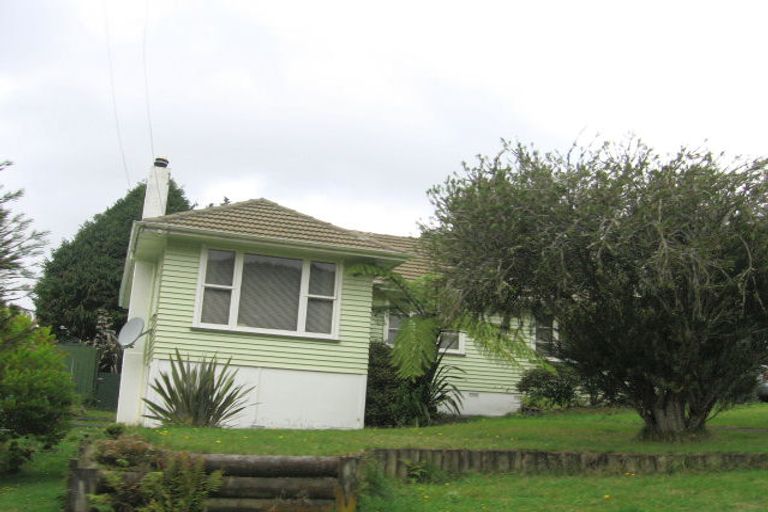 Photo of property in 61 Kiwi Crescent, Tawa, Wellington, 5028