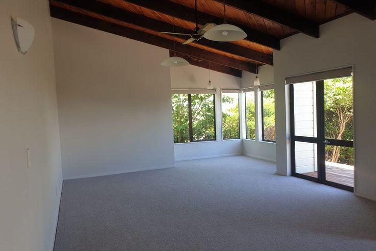 Photo of property in 127 Winara Avenue, Waikanae, 5036