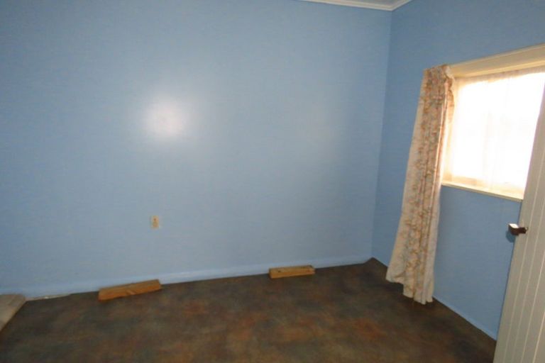 Photo of property in 17 Ives Street, Hector, 7822