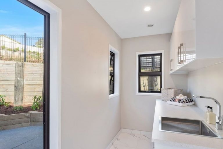 Photo of property in 10 Waititiro Rise, Stanmore Bay, Whangaparaoa, 0932