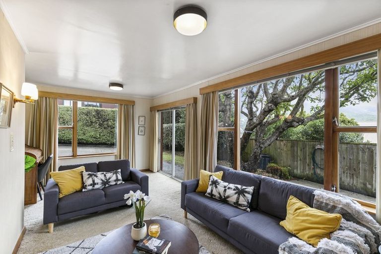 Photo of property in 8 Aplin Terrace, Ngaio, Wellington, 6035