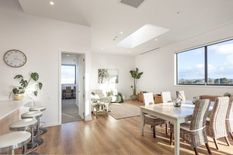 Photo of property in 7/14 Tamariki Avenue, Orewa, 0931