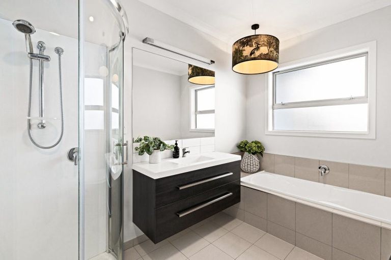 Photo of property in 11 Aoraki Road, Poraiti, Napier, 4112