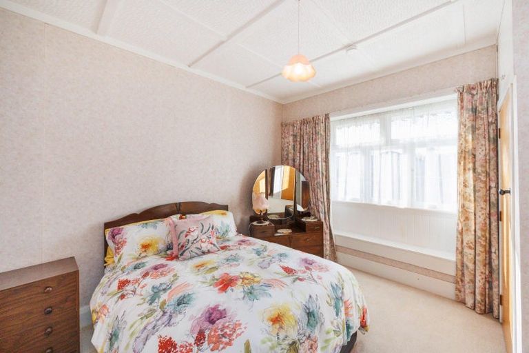 Photo of property in 74 Shamrock Street, Takaro, Palmerston North, 4412