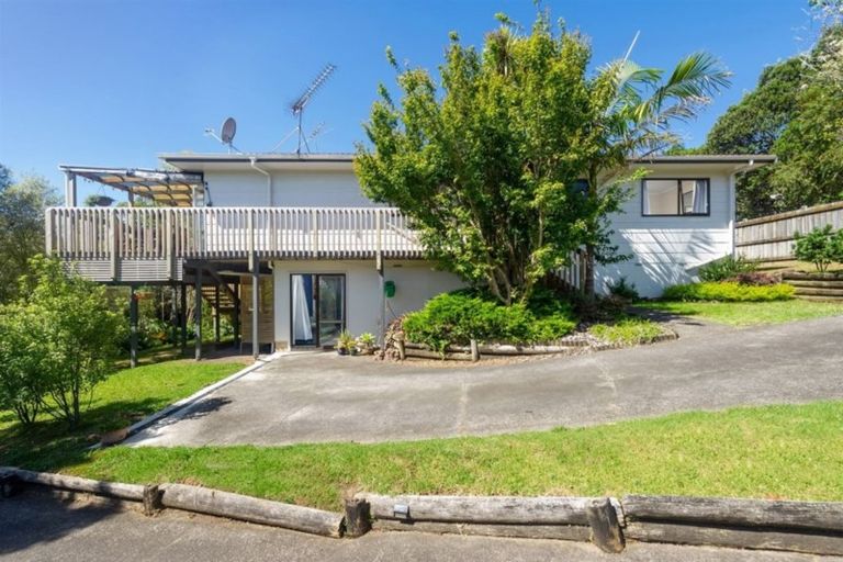 Photo of property in 1/13 Dianthus Place, Browns Bay, Auckland, 0630