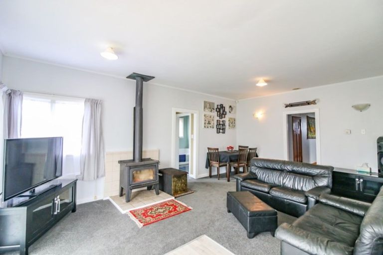 Photo of property in 9 Tongariro Street, Castlecliff, Whanganui, 4501