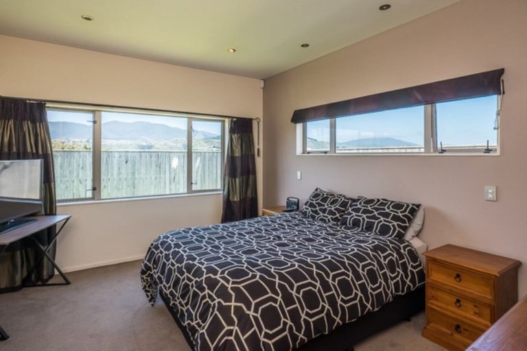 Photo of property in 61 Quadrant Heights, Paraparaumu, 5032