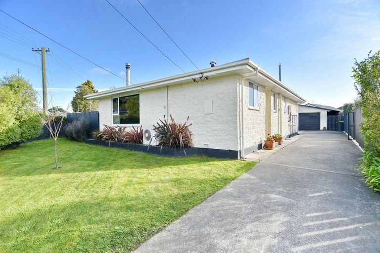 Photo of property in 11 Hannah Place, Redwood, Christchurch, 8051