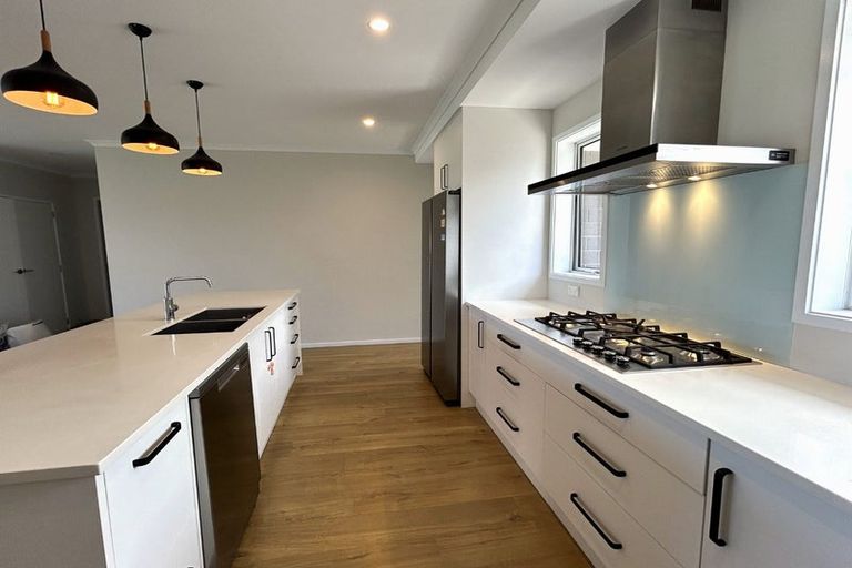 Photo of property in 2 Tutoko Place, Aotea, Porirua, 5024