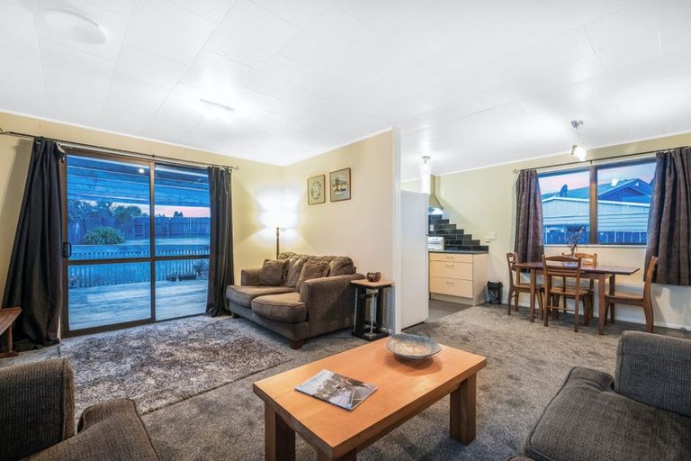 Photo of property in 4 Gaff Place, Whitby, Porirua, 5024