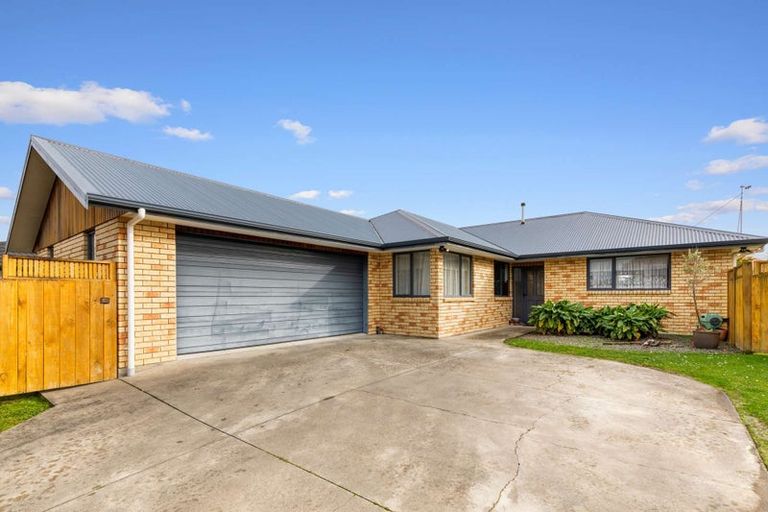Photo of property in 21 Boston Parade, Kelvin Grove, Palmerston North, 4414
